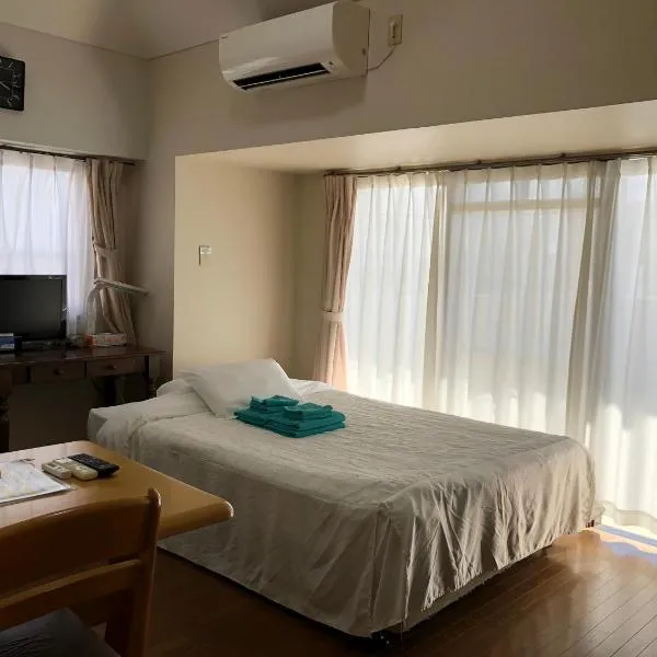 威克利港口景主楼公寓，位于那霸的酒店