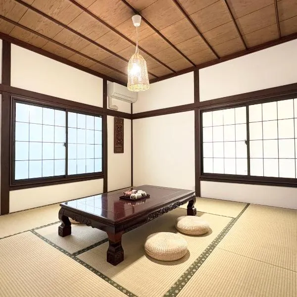 homey I 横浜中華街の中に位置する120平米一戸建まるごと貸切 I ダブルサイズ寝具8台最大16人 I 元町中華街駅徒歩3分, hotel in Yokohama