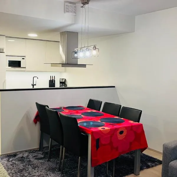 Modern 2BR apartment W 2 balconies, Metro, Helsinki 15min, hotel em Espoo