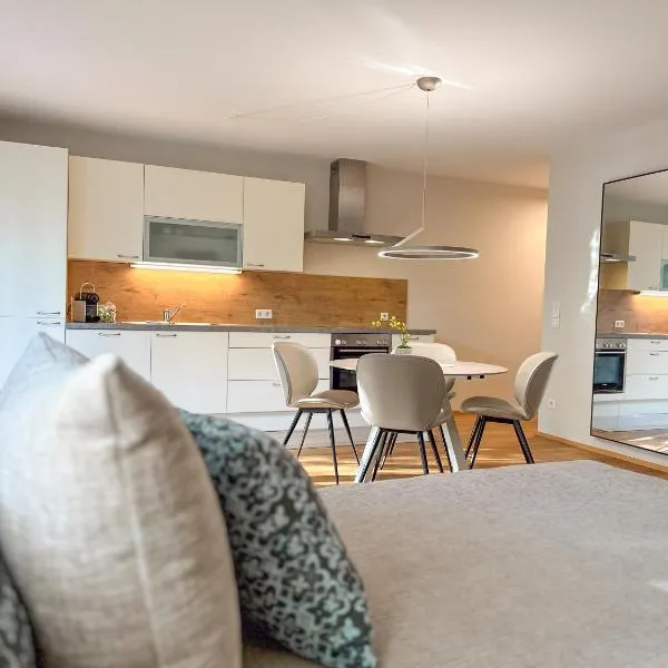 "ONE" - Premium Apartments Seekirchen - Dein Rückzugsort mit exklusivem Flair und privater Terrasse, Hotel in Seekirchen am Wallersee