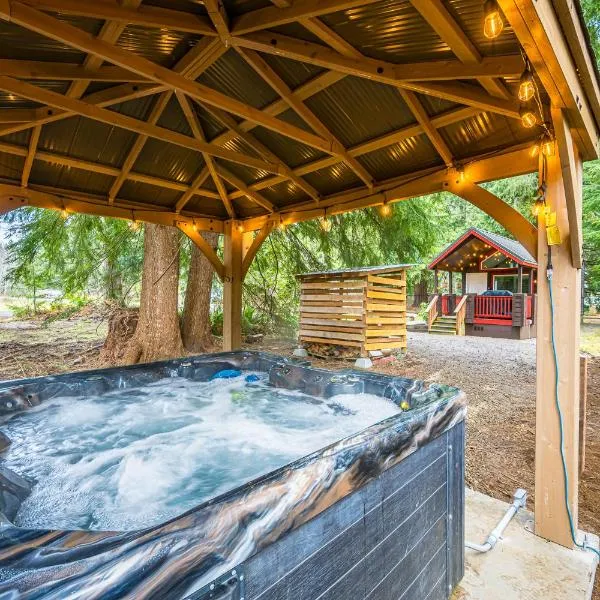 Trout Corner wooded tiny home，位于福克斯的酒店