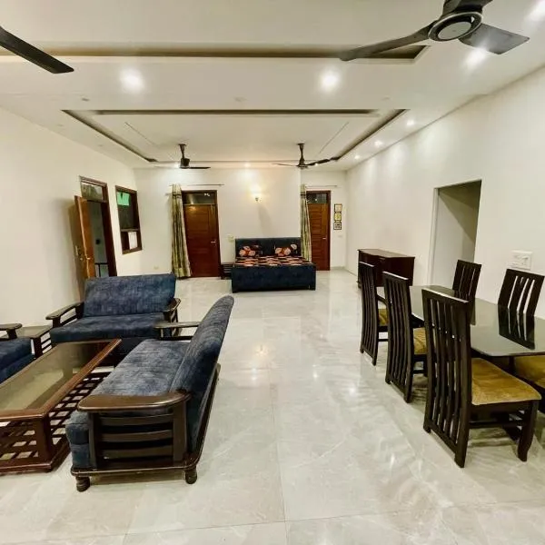 Black pearl Villa panchkula sector 28, Hotel in Panchkula