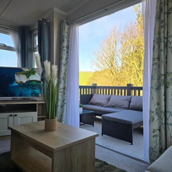 Durdle Door family Holiday Home, hotel in West Lulworth