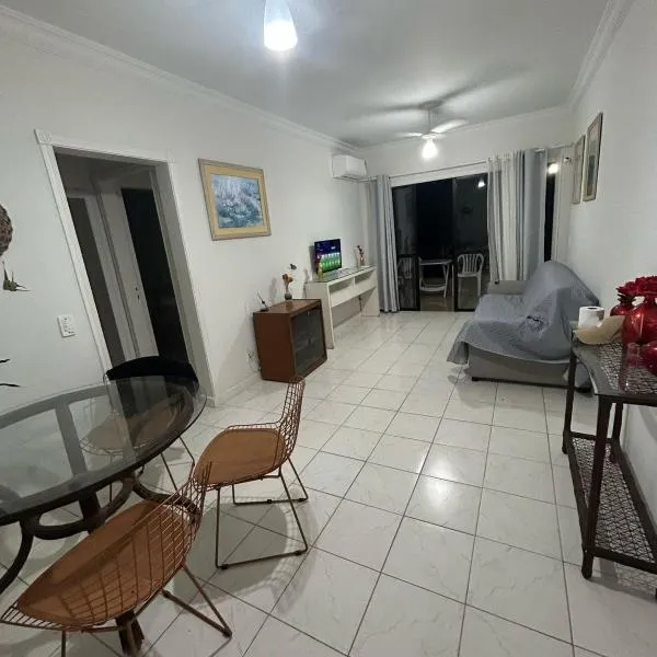 Pitangueiras 100 m da praia 2vagas de garagem e serviço de praia, hotel in Guarujá