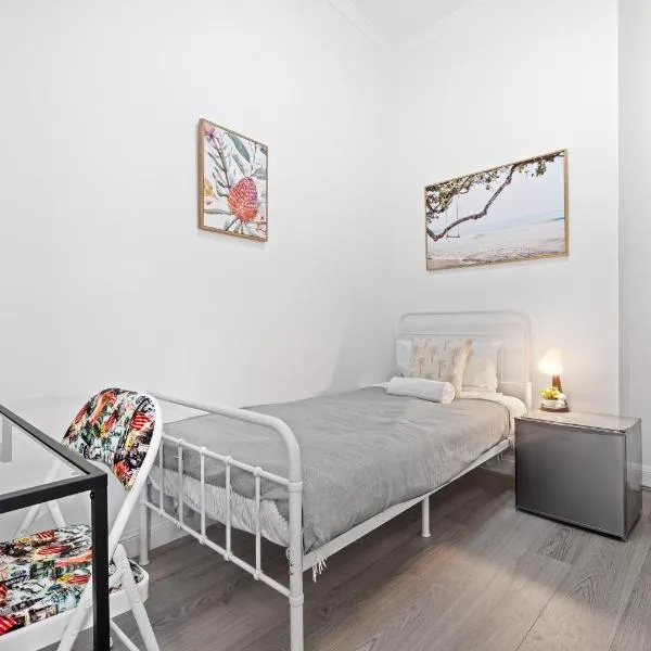 Traditional Single Room - Ideally Located at Kensington - Shared Bathroom, hotel v destinaci Sydney