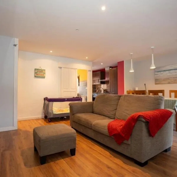 Cozy apartment in downtown Somo, hotel in Somo