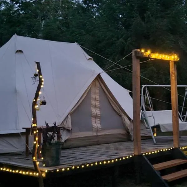 Glamping Bosque - Río Villarrica, hotel em Villarrica