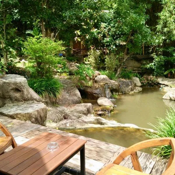 บุร รีสอร์ท Bura resort, hotel in Ban Pu Khai