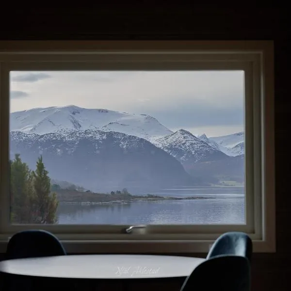 Rjånes Ferie og Konferansesenter, хотел в Йорста