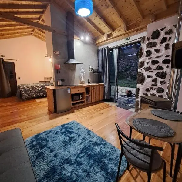 Casa Flor - Flower home，位于Fajazinha的酒店