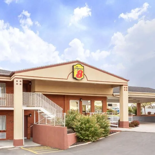 Super 8 by Wyndham Salina/Scenic Hills Area, hotel in Salina