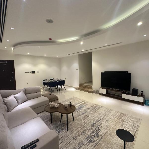 شقة بصالة أنيقة وغرفتين نوم - Elegant living room apartment with two bedrooms, Al ‘Azīzīyah