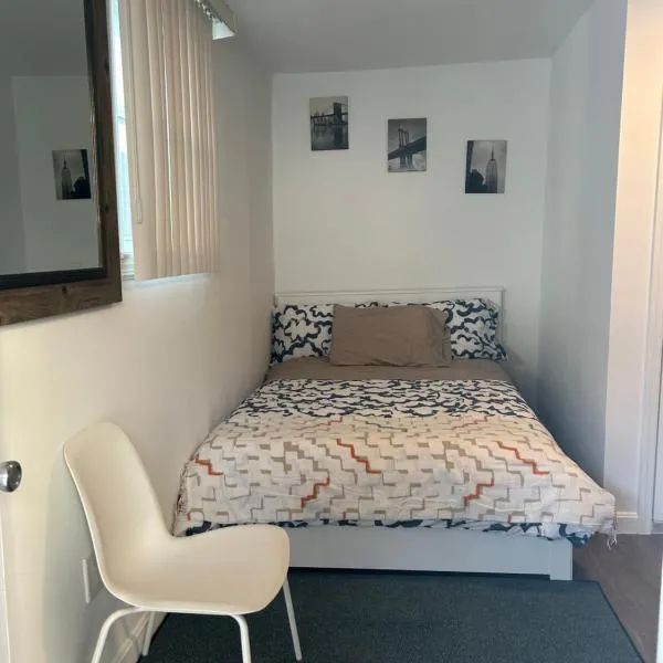 Cozy apt 30mins from Times square!!!, hotel i Corona