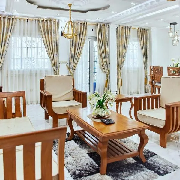 MH - Upper Floor Apart, hotel in Douala