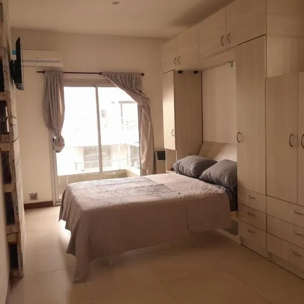 Amplio y cómodo departamento céntrico, hotel in La Plata