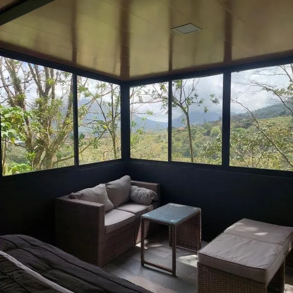 Arenal volcano apartment with panoramic view, hotel in El Castillo de La Fortuna