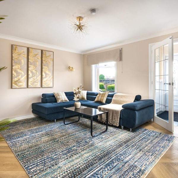 Spacious 3 Bed Home in Glasgow City With Free Parking, Glasgow
