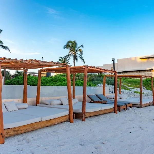 Luxury Romantic Getaway - 1 Bedroom - Steps from the Beach - Bahia Tankah Tulum, hotel in Tulum