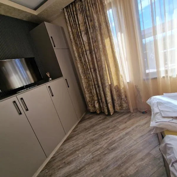 Black Swan guest rooms, khách sạn ở Mechkarevo