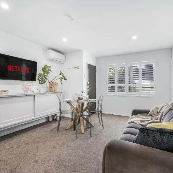 In the Heart of Hamilton! Modern and Convenient #5 -By KOSH BNB，位于汉密尔顿的酒店