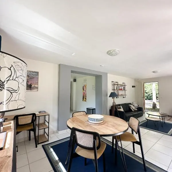 Maison dans parc privé, sports et loisirs proche golf du Coudray Montceaux, hotel in Le Coudray-Montceaux