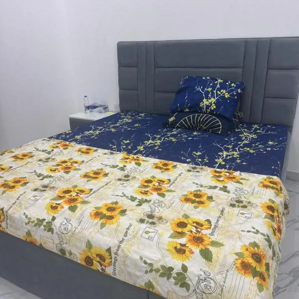 Homestay Cozy bedroom with private attached washroom in ajman villa, hotel din Ajman