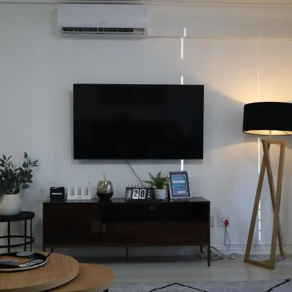 Cozy 1-bedroom apartment in amazing Cape Town with WiFi, AC, hotel v Kapském Městě