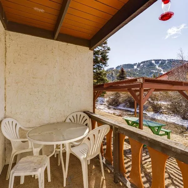 < Half-Mi to Red River Ski Area: Townhome w/ Patio, hotel in Red River