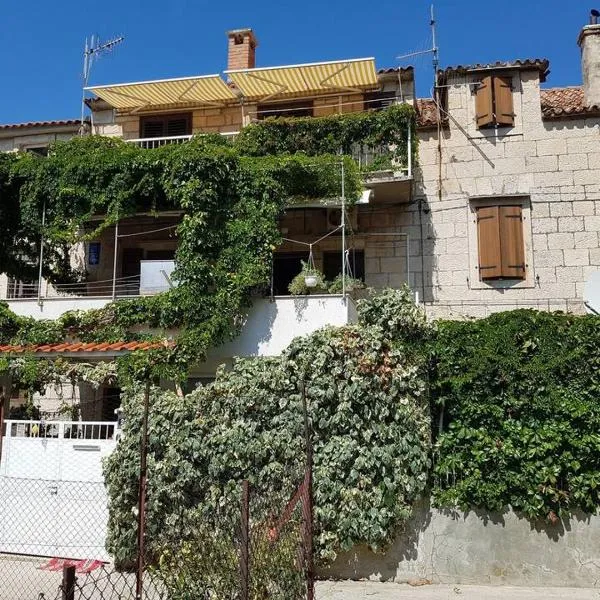 Apartmani ROVINJEZ Komiza, hotel a Komiža