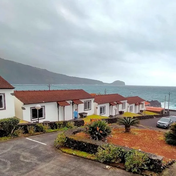 Ocean Front ROOMS & VILLAS, hotel in Horta