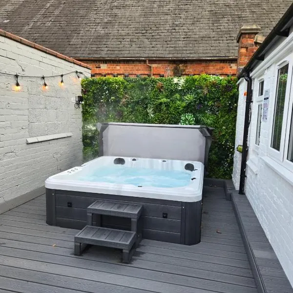 Centre Apartment - Sleeps 2 & Roof Top Hot Tub, hotell sihtkohas Derby