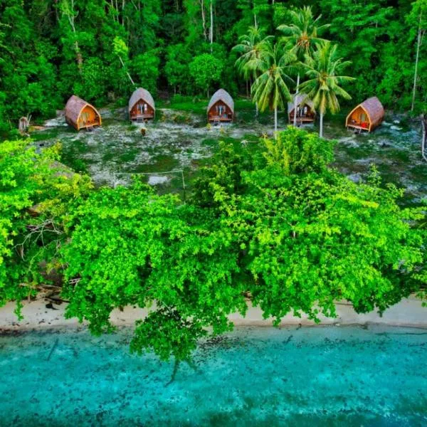 Tanjung Kalemo Resort, hotel in Batudaka