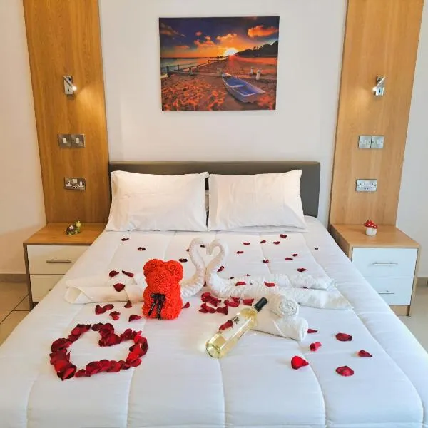 prime location! - 400m from the beach，位于帕福斯的酒店