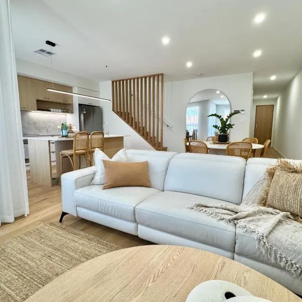 'Sandbar Escape' 3BR Beach House at Henley Beach, hotel v destinaci Henley Beach South
