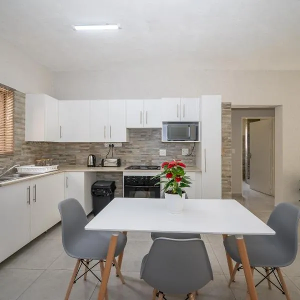 Self checkin - Modern 2 Bedroom Retreat - 103, hôtel à Nelspruit