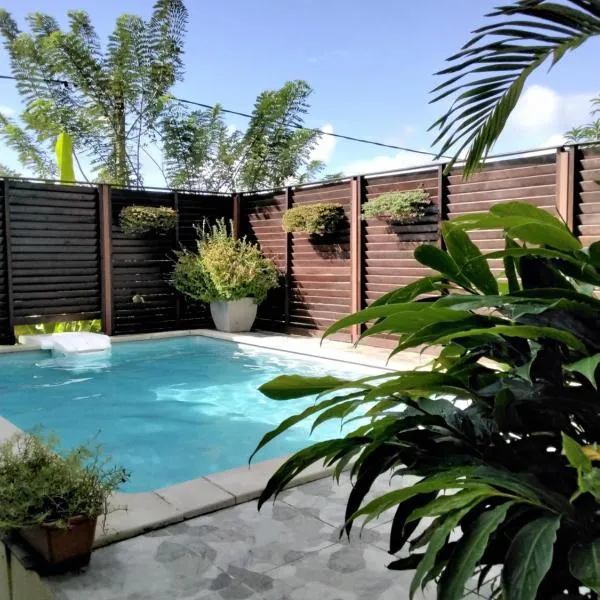 Grand T2 avec piscine privative, hotel en Les Trois-Îlets