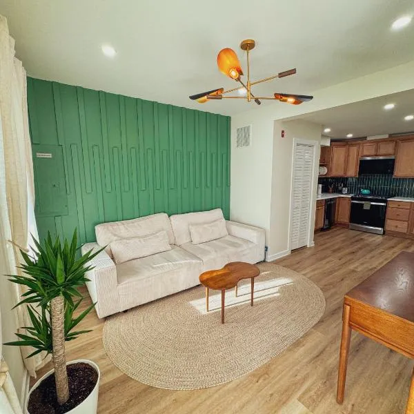 Elegant 3BR 2BA Entire Apartment Short Walk To The Beach Heart Of Wildwood, hôtel à Wildwood