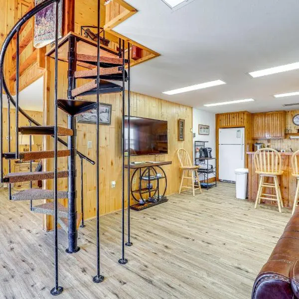 2 Mi to Main Street Mtn-View Escape in Lander!, hotell i Lander