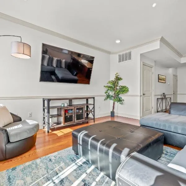 HUGE Cozy Jersey City Oasis with Double Balcony - 20 mins to NYC, hotel in Jersey City