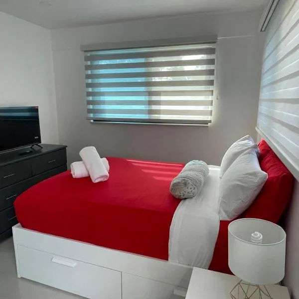 Studio close to airport，達尼亞灘的飯店