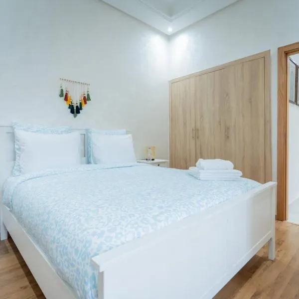 Appartement avec Piscine Proche Plage, hotel a Bouznika
