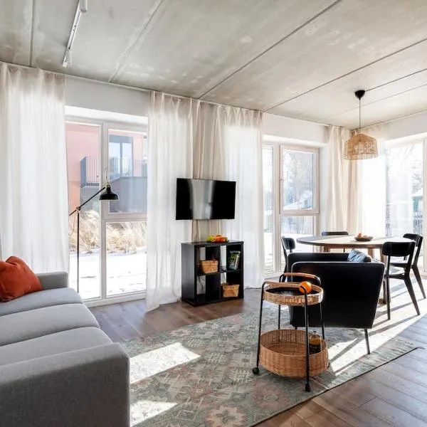 Sunny, Peaceful & Spacious Apartment by URBAN RENT，維爾紐斯的飯店