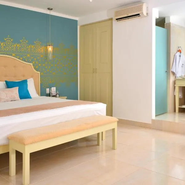 Unic Design Hotel & Restaurant- 5th Avenue，位于普拉亚卡门的酒店