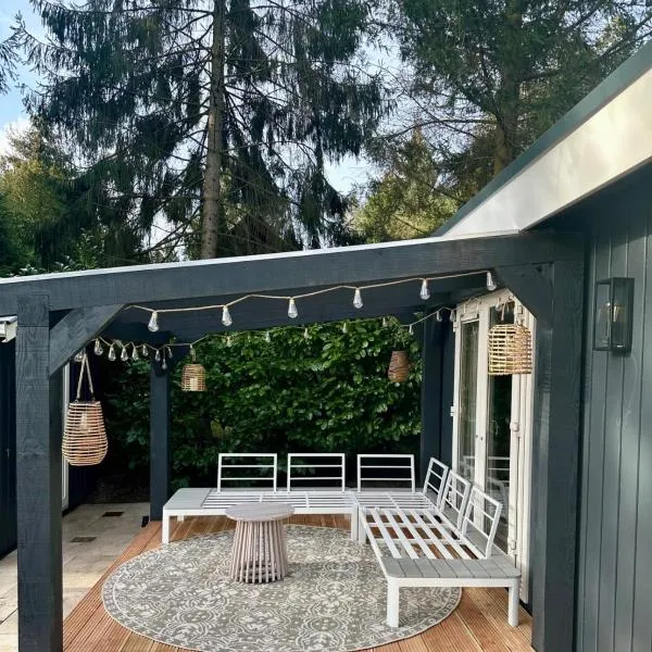 Stayatsas Tiny House Julia in de bossen op de Veluwe!, hotel v destinaci Epe