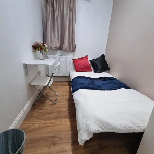 Single room Hayes, Heathrow, London, Free parking，位于海斯的酒店