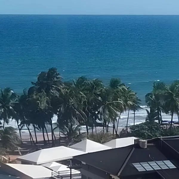 Vista Para o Mar no 8º Andar conforto e Charme 807, hotel in Salvador