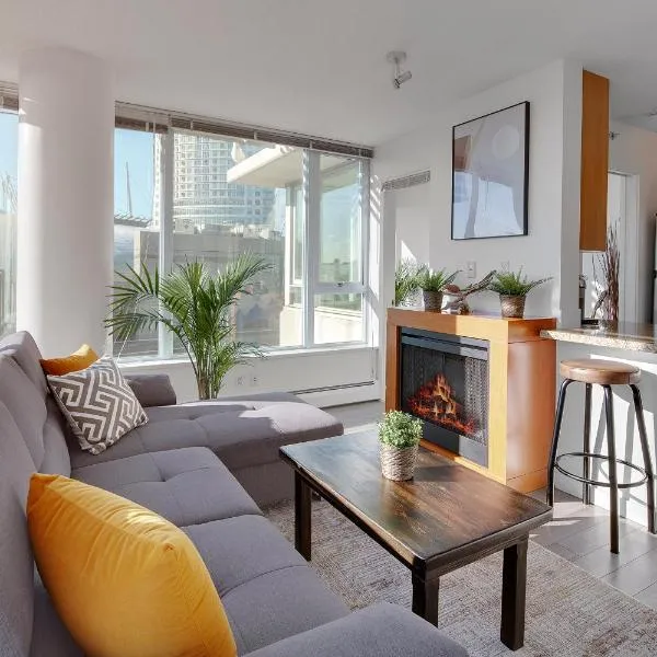Stylish 2BD Condo in Downtown with Marina View, hotel in Vancouver