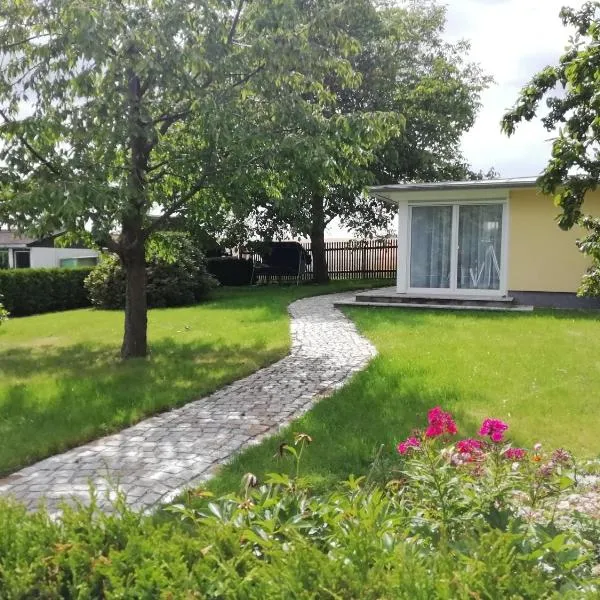 Kleiner Bungalow im Grünen, Hotel in Radeberg