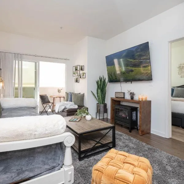 Hollywood Apartment Near Walk of Fame, hotel in Los Angeles