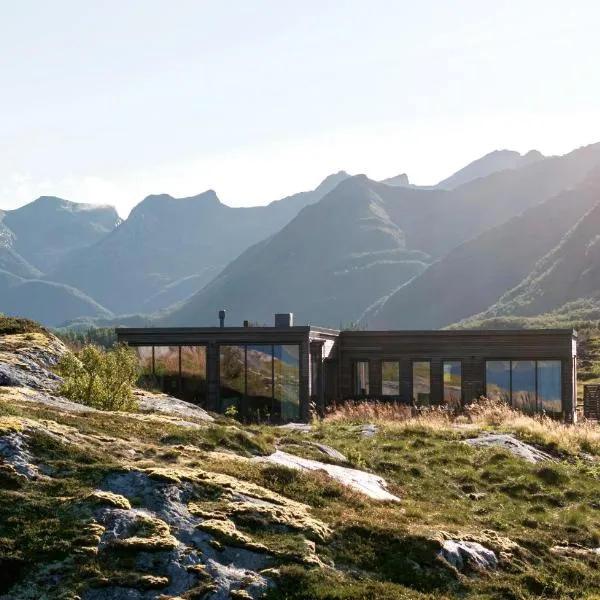 Luxury Lodge with jacuzzi and sauna, hotel v destinaci Kleppstad